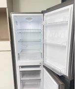 海尔180L两门双开门，冰箱外膜都还在，没撕掉，跟柜体预留冰