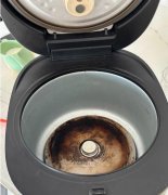 美的4L电饭煲 有使用痕迹，但是功能完好