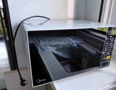 美的微波炉便宜出，功能完好，内部使用痕迹明显稍微脱皮但不影响