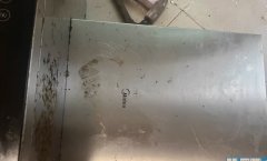 美的顶吸式油烟机，不锈钢面板，功能完好。 外观有使用痕迹，吸