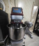 烘焙店不干了，设备出售，三麦烤箱两层4盘两台（一台加装石板蒸