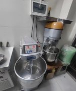 烘焙店，所有设备整体打包，新麦烤箱1台，两层四盘